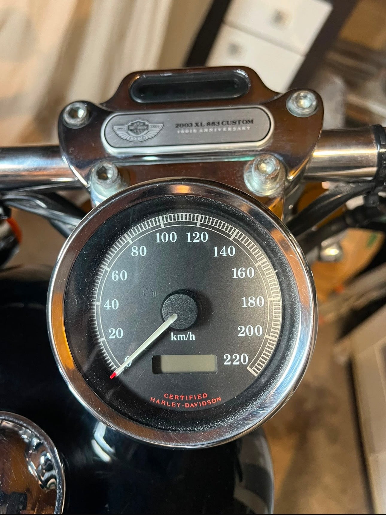 HARLEY DAVIDSON 883 - ÉDITION 100 TH ANNIVERSAIRE - DÉPÔT VENTE