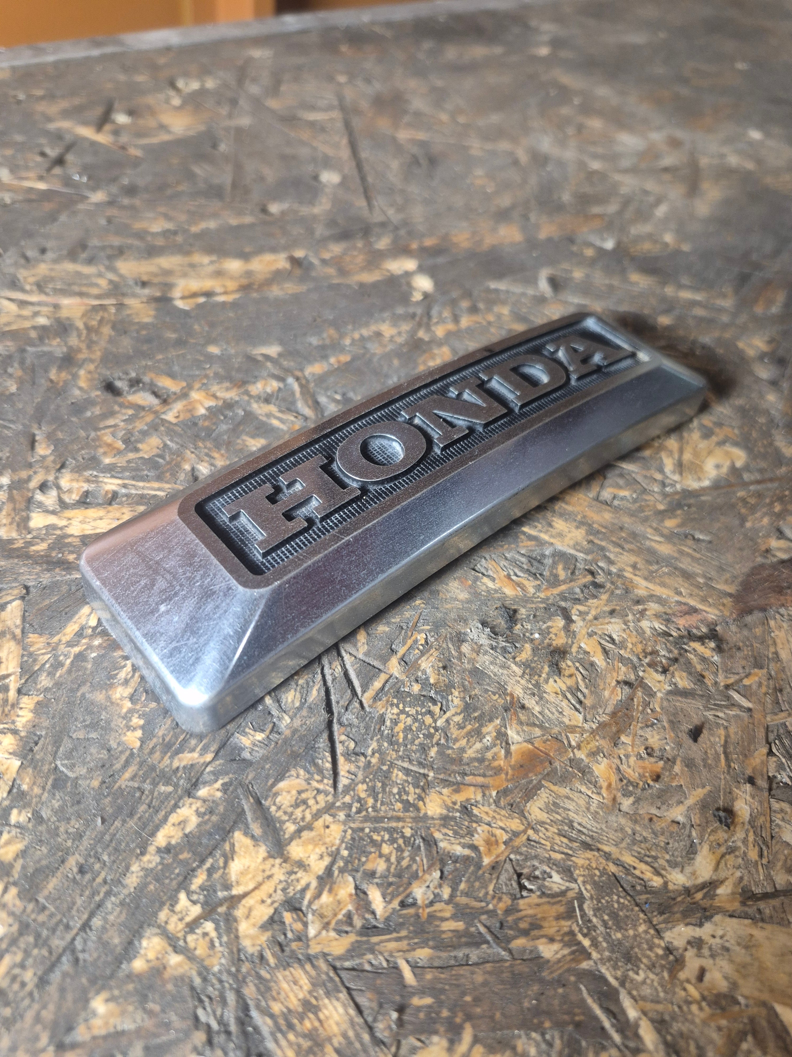 BADGE - HONDA CM125