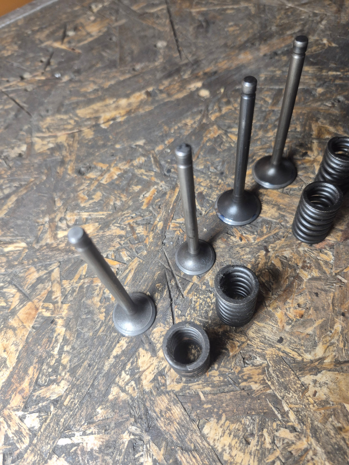 SOUPAPES ET RESSORTS - HONDA CM125